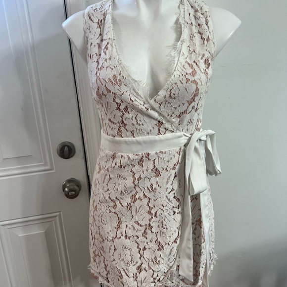 DO+BE Cream Lace wrap Dress - Picture 2 of 4